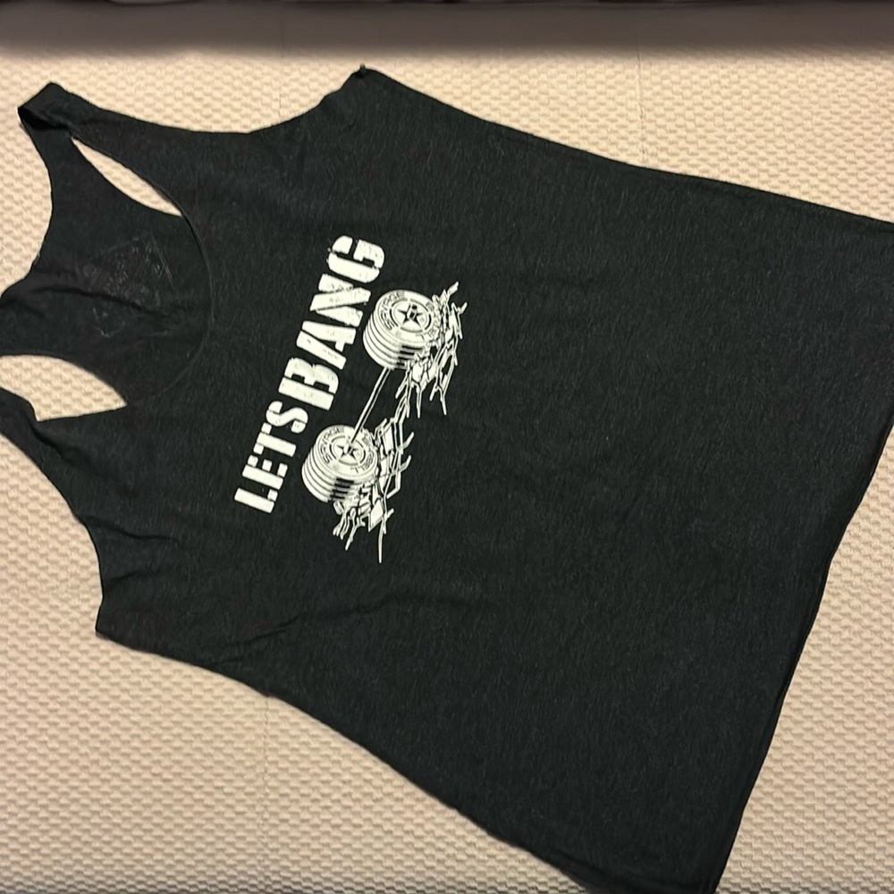 Savage Barbell tank size medium